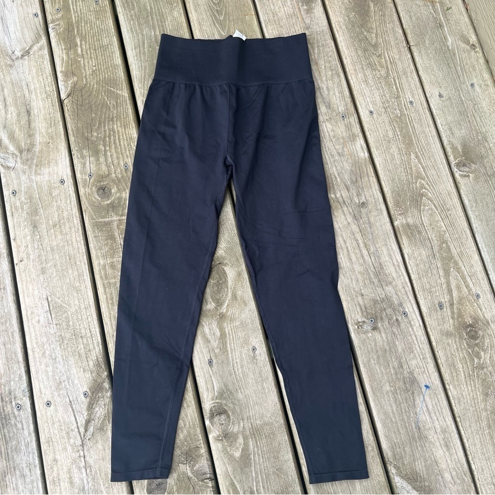 ** Fabletics High-Waisted Seamless Rib Ribbed Legging - Black Medium